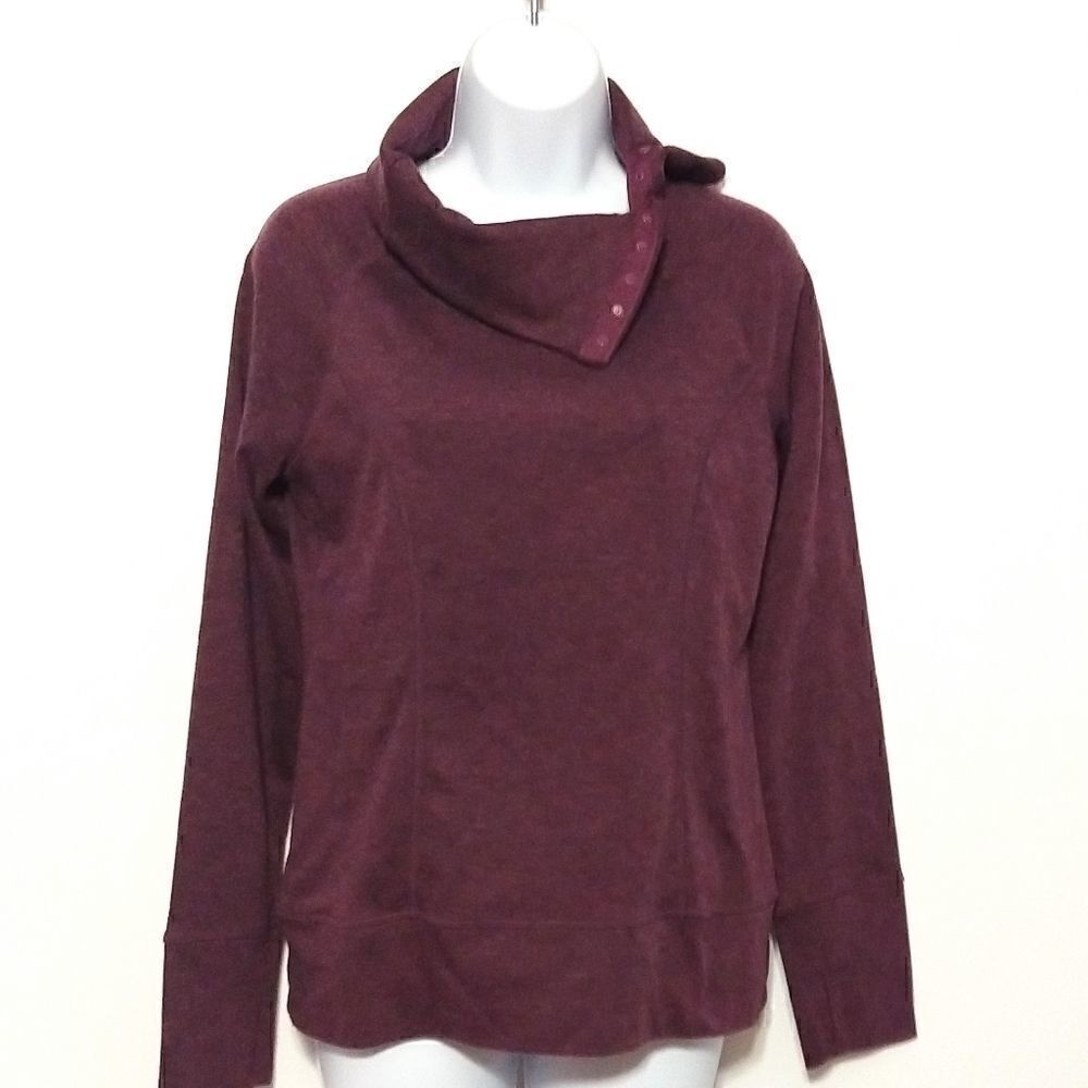 Mondetta Turtle neck wool blend snap adjustable maroon small key hole sleeve